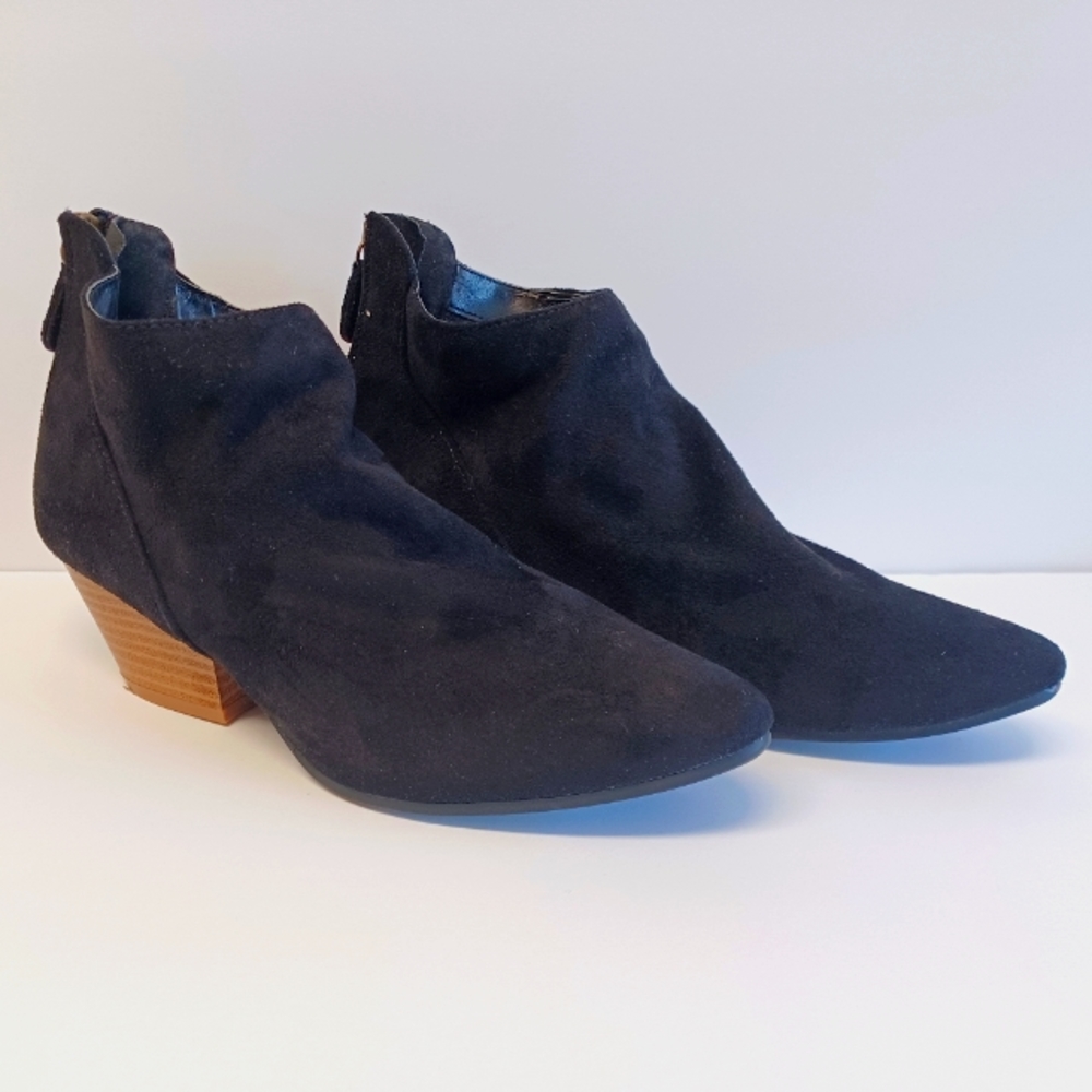 Qupid Ankle Booties Black Suede Zip back - 6 1/ 2